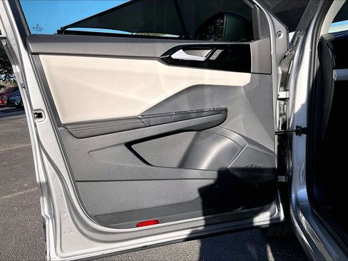 New 2026 Volkswagen Taos S image 10