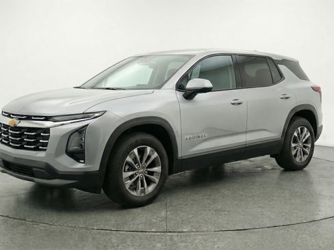 Used 2025 Chevrolet Equinox LT FWD image 3