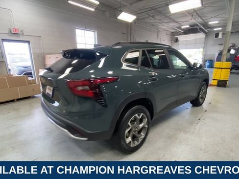 Used 2025 Chevrolet Trax LT FWD image 10