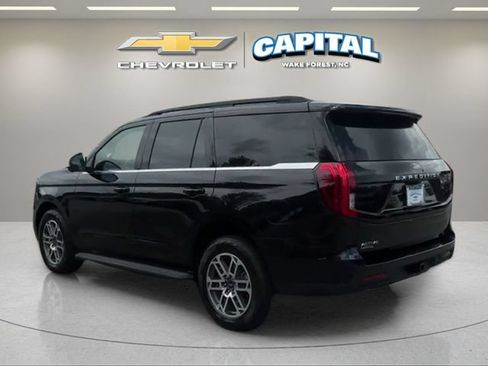 Used 2025 Ford Expedition Active AWD/4WD image 3