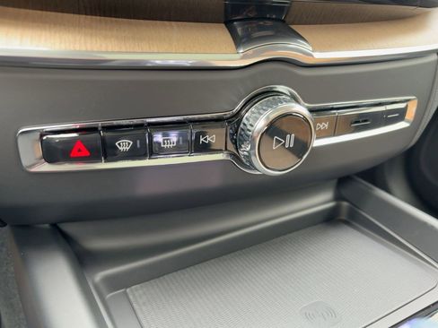 New 2026 Volvo XC60 B5 Plus w/ Climate Package image 18