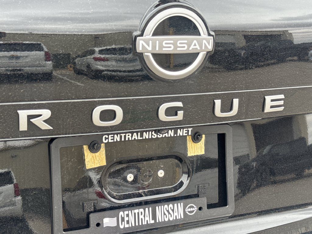 Used 2025 Nissan Rogue SV w/ SV Premium Package FWD image 8