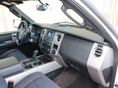 Used 2015 Ford Expedition XLT AWD/4WD image 19
