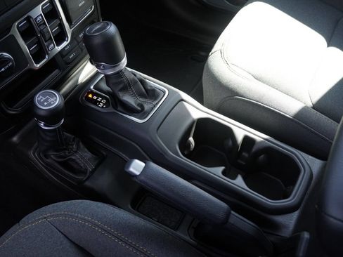 New 2026 Jeep Gladiator Sport AWD/4WD image 17