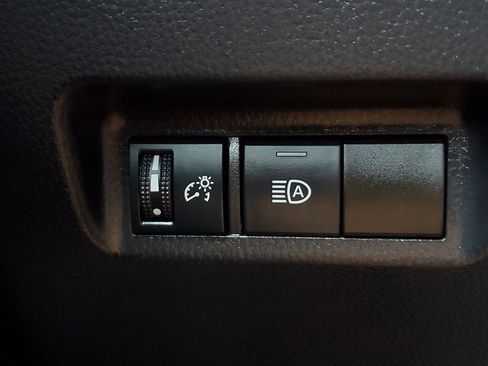 Used 2021 Toyota RAV4 XLE FWD image 30