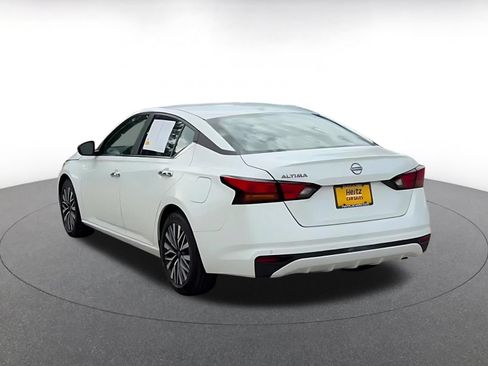 Used 2025 Nissan Altima 2.5 SV FWD image 11
