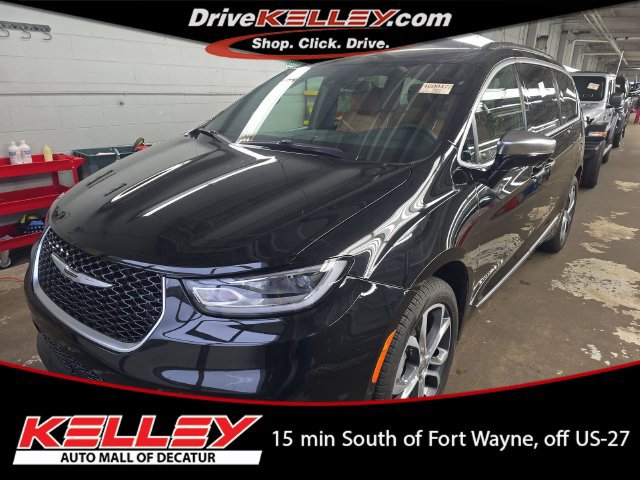 Used 2024 Chrysler Pacifica Pinnacle AWD/4WD image 1
