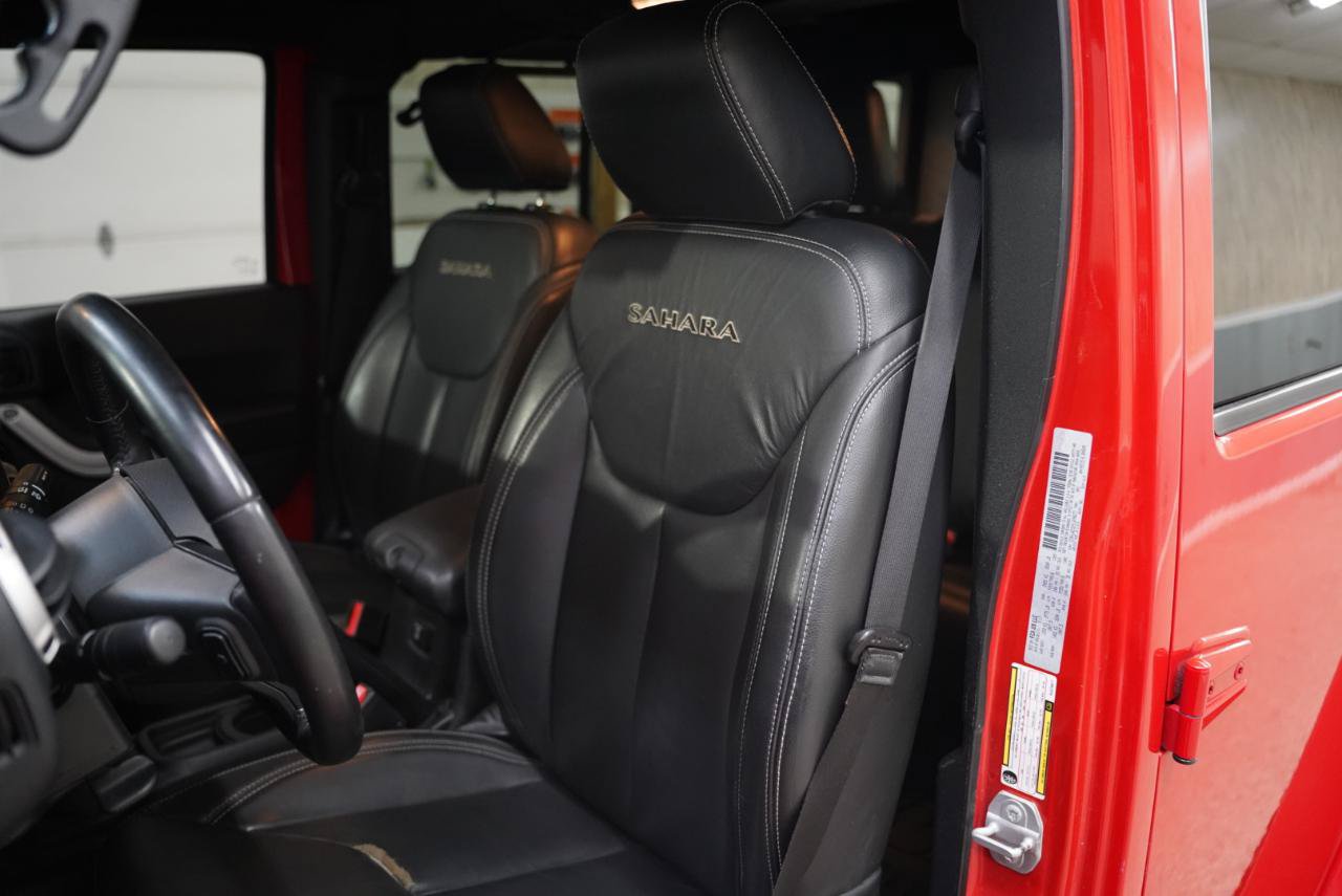 Used 2017 Jeep Wrangler Unlimited Sahara w/ Dual Top Group AWD/4WD image 12