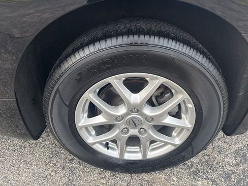 Used 2025 Chrysler Pacifica Select image 11