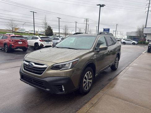 Used 2020 Subaru Outback Premium image 7