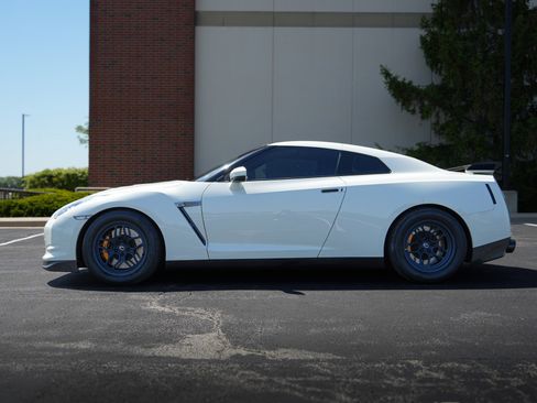 Used 2009 Nissan GT-R Premium AWD/4WD image 6
