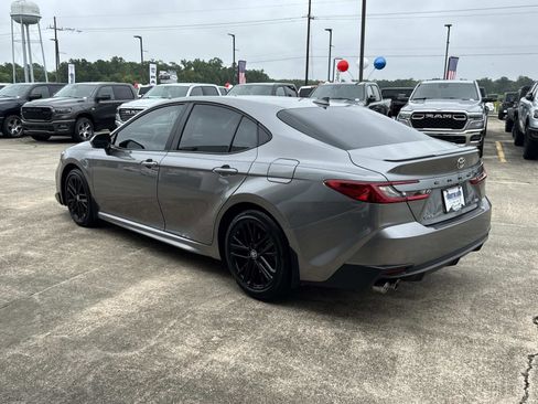 Used 2025 Toyota Camry SE FWD image 5