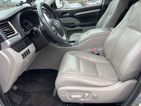 Used 2016 Toyota Highlander XLE image 11
