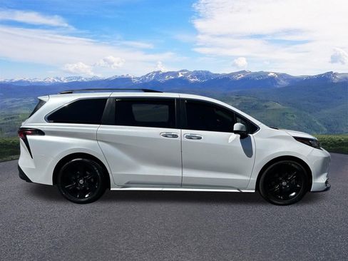 Certified 2023 Toyota Sienna XLE w/ XLE Plus Package AWD/4WD image 8