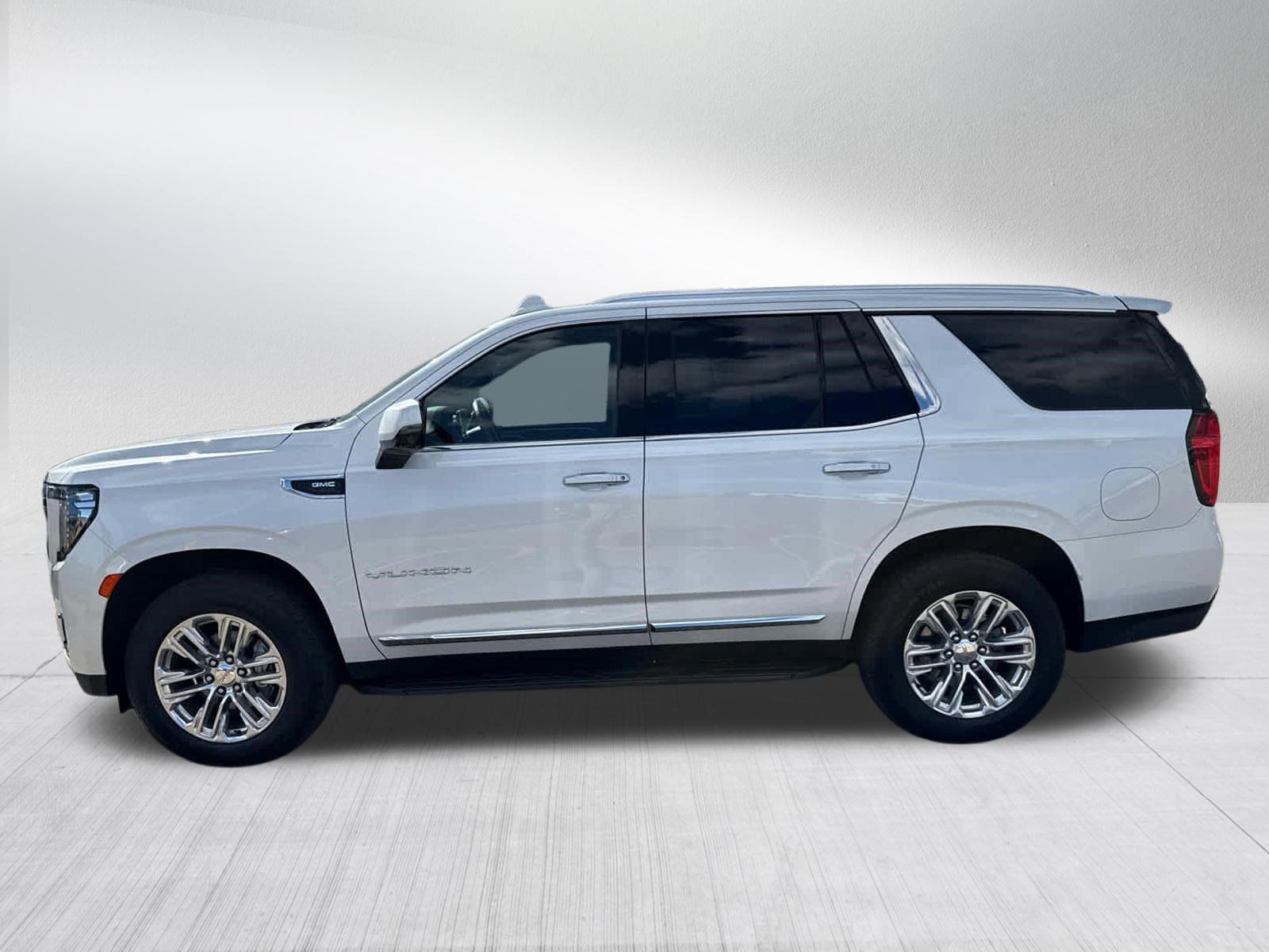 Used 2023 GMC Yukon SLT w/ SLT Premium Package AWD/4WD image 4