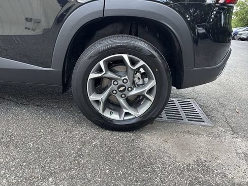 Used 2024 Chevrolet Trax LT w/ LT Convenience Package FWD image 31
