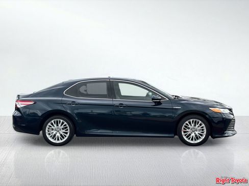 Used 2020 Toyota Camry XLE w/ Carpet Mat Package FWD image 4