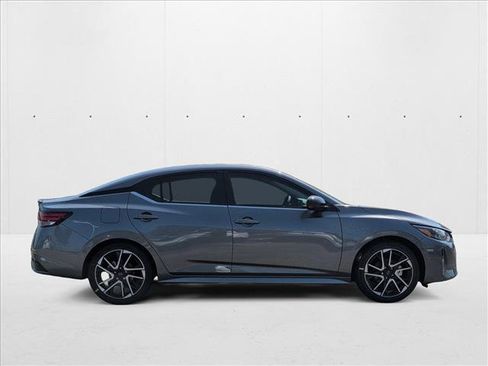 New 2025 Nissan Sentra SR w/ SR Premium Package FWD image 4