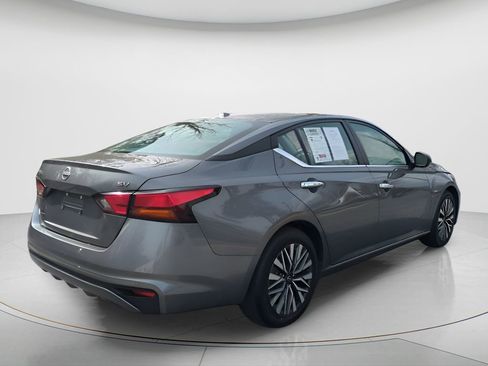 Used 2024 Nissan Altima 2.5 SV image 5