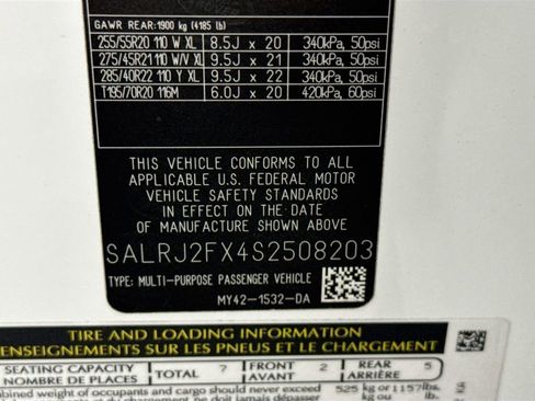 Certified 2025 Land Rover Discovery S image 34