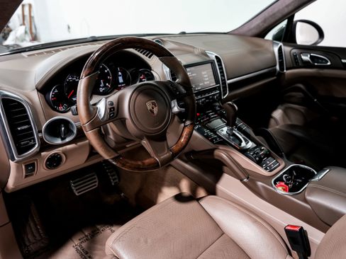Used 2013 Porsche Cayenne Turbo AWD/4WD image 21