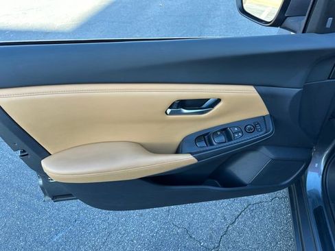 Used 2021 Nissan Sentra SV w/ SV Premium Package image 13