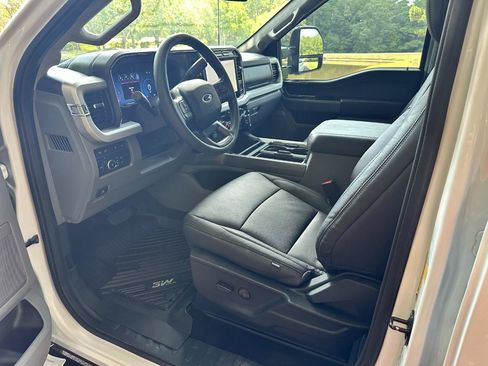 Used 2023 Ford F250 XLT w/ Black Appearance Package AWD/4WD image 11