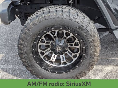 Used 2022 Jeep Wrangler Unlimited Sahara w/ LED Lighting Group AWD/4WD image 12