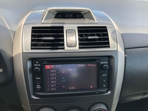 Used 2013 Toyota Corolla LE FWD image 21