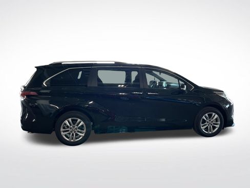 Used 2023 Toyota Sienna Limited FWD image 12