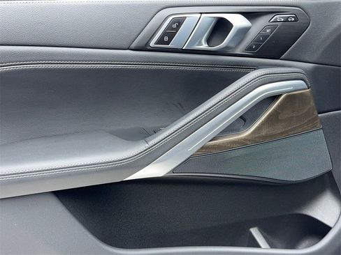 Used 2022 BMW X6 xDrive40i w/ M Sport Package image 39