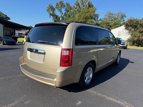 Used 2010 Dodge Grand Caravan Hero w/ Entertainment Group 1 FWD image 7
