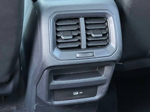 Certified 2025 Volkswagen Taos SE AWD/4WD image 14