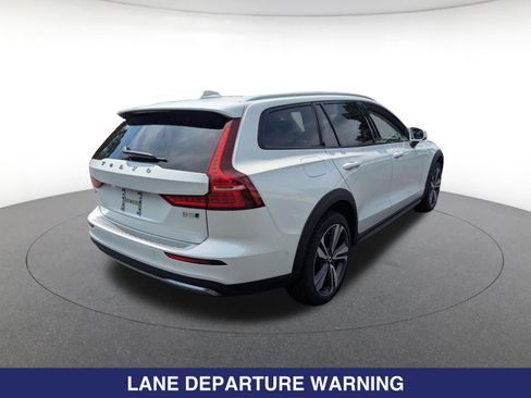 Used 2026 Volvo V60 B5 Cross Country Plus w/ Protection Package Premier AWD/4WD image 5