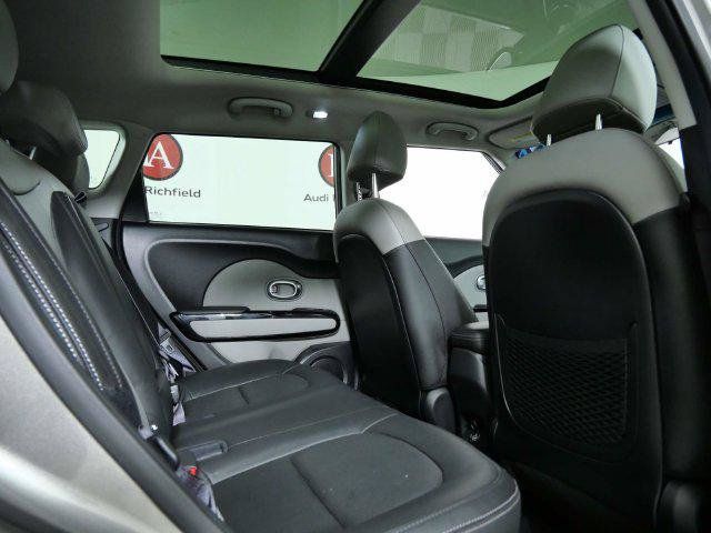 Used 2017 Kia Soul + w/ Primo Package FWD image 25