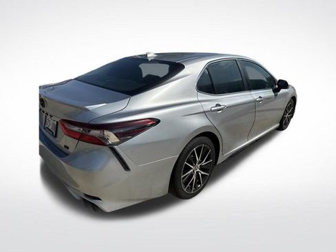 Used 2022 Toyota Camry SE FWD image 6