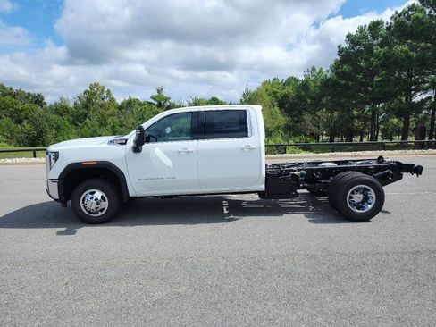 New 2026 GMC Sierra 3500 SLE w/ SLE Convenience Package image 2