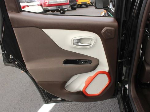 Used 2015 Jeep Renegade Latitude w/ Popular Equipment Group AWD/4WD image 19