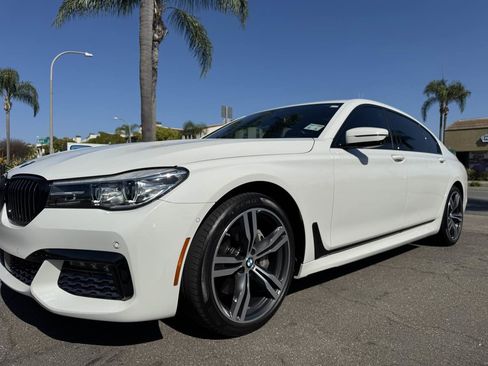 Used 2018 BMW 740i image 13