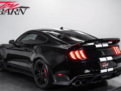 Used 2021 Ford Mustang Shelby GT500 w/ Technology Package RWD image 3