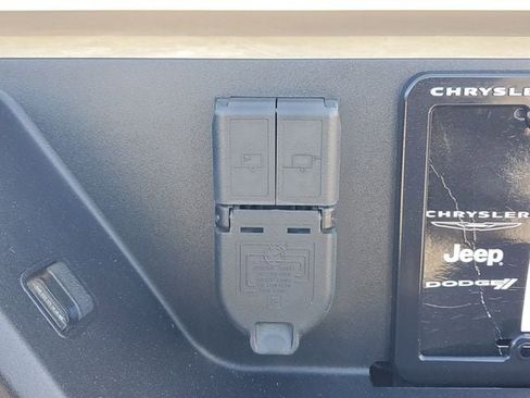 Used 2020 Chevrolet Silverado 1500 High Country w/ Technology Package image 10