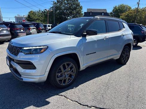 Certified 2024 Jeep Compass Limited w/ High Altitude Package image 6
