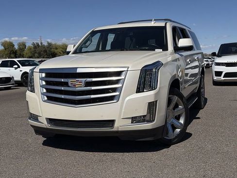 Used 2015 Cadillac Escalade ESV Luxury image 3