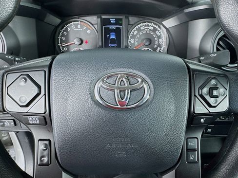 Used 2018 Toyota Tacoma SR image 16