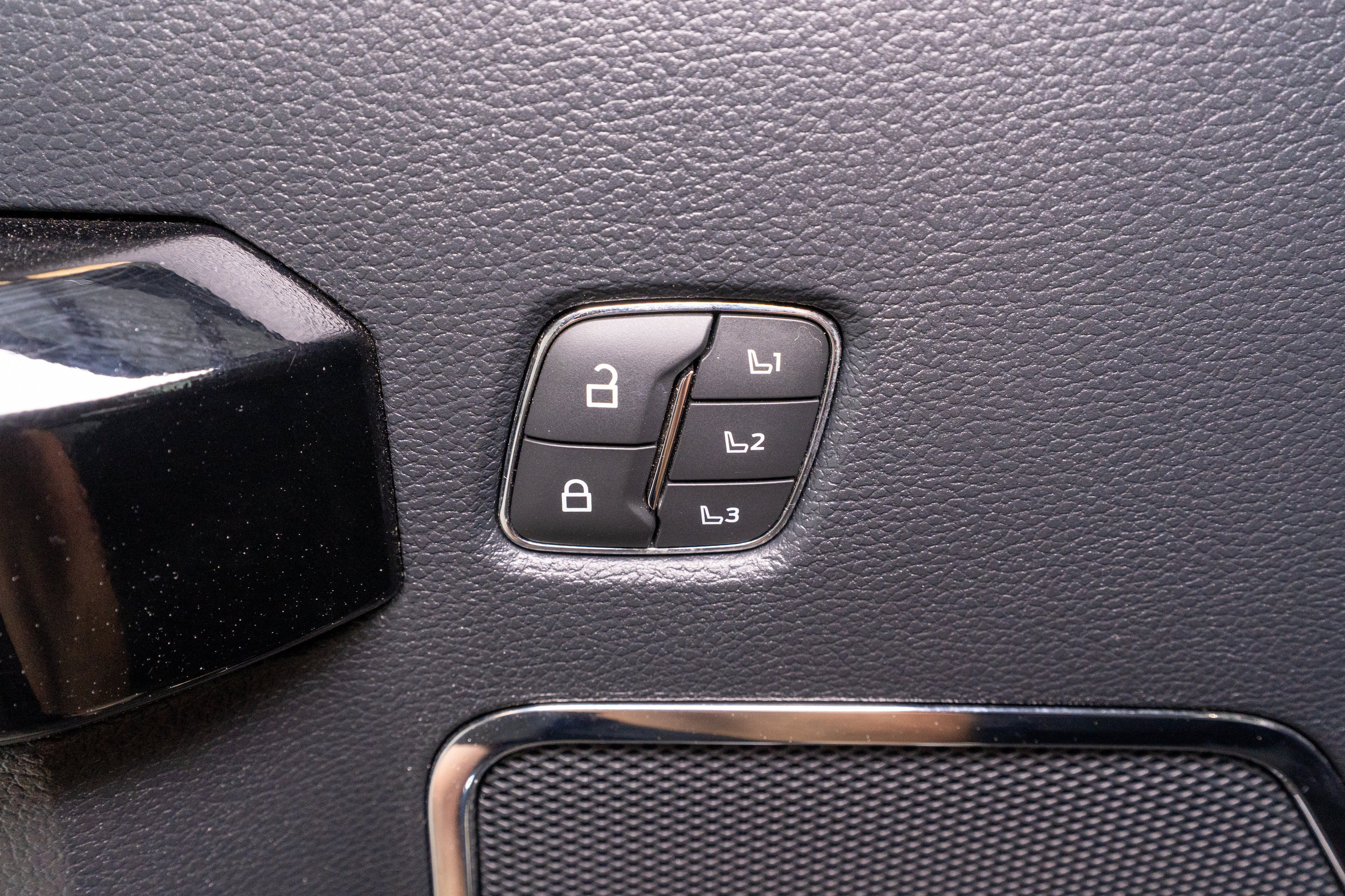 Used 2022 Ford F250 Lariat w/ Black Appearance Package AWD/4WD image 18