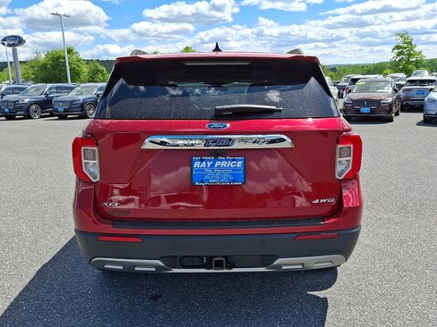 Certified 2022 Ford Explorer XLT w/ Equipment Group 202A AWD/4WD image 5