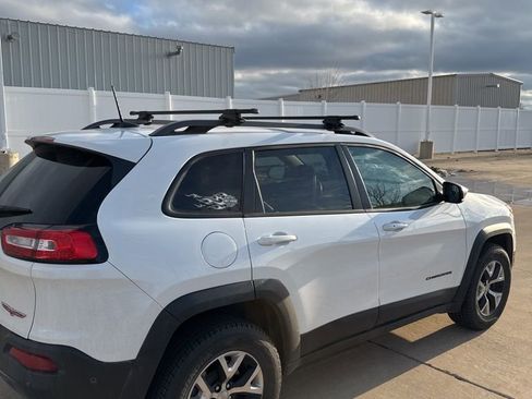 Used 2016 Jeep Cherokee Trailhawk w/ Comfort/Convenience Group image 6