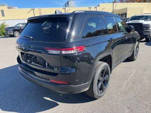 New 2025 Jeep Grand Cherokee Altitude image 7