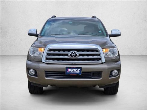 Used 2014 Toyota Sequoia Platinum RWD image 2