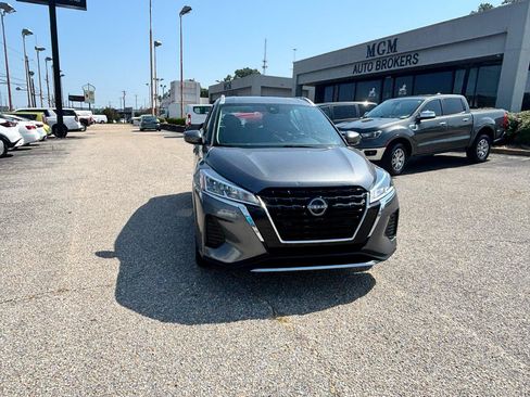 Used 2023 Nissan Kicks SV FWD image 4
